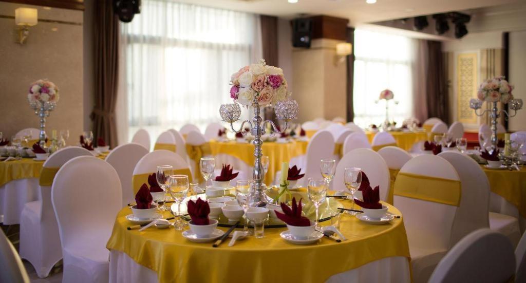 Royal Palace Hotel Tuyen Quang Exterior photo